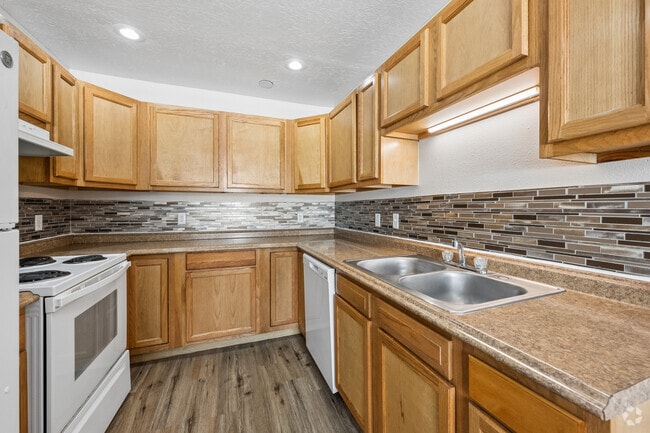 2BR, 1BA - 740SF - Kitchen