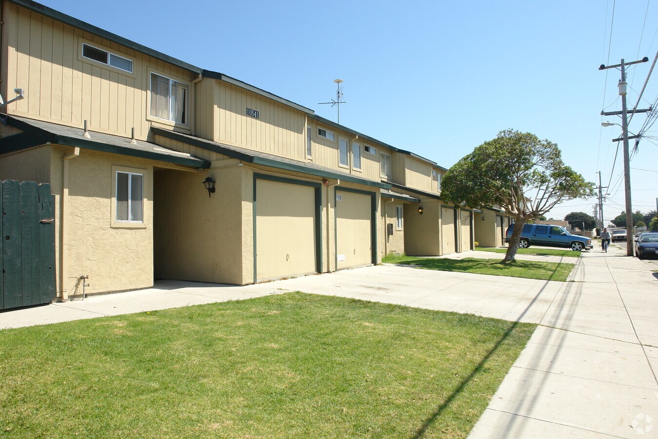 Photo - 10541 Geil St