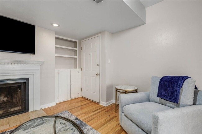 Building Photo - 517 E Jefferson St Unit 45 Rental