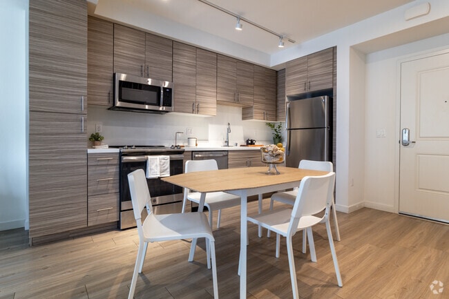 1BR, 1BA - 650 SF