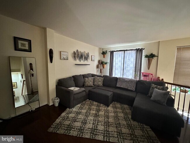 Photo - 105 Galway Ln