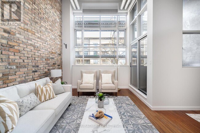 Photo - 1852 Queen St E Unité 201