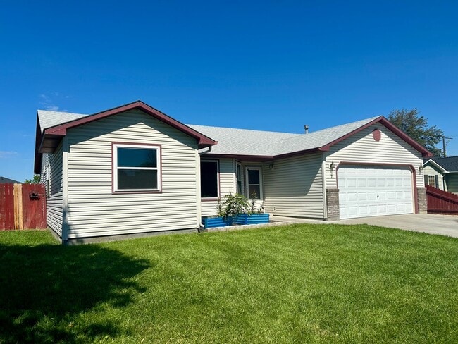 Photo - Spacious 4-Bedroom Home with RV Parking & No Backyard Neighbors