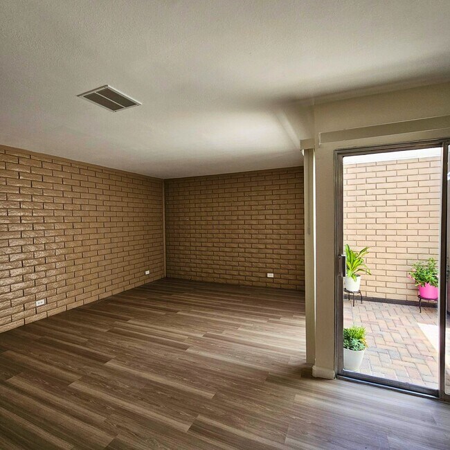 Photo - 3BR/2BA Townhome in NLV!