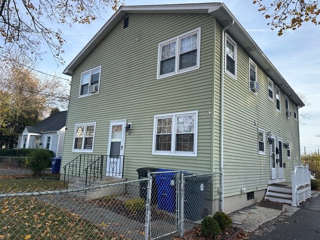 Building Photo - 63 Elm St