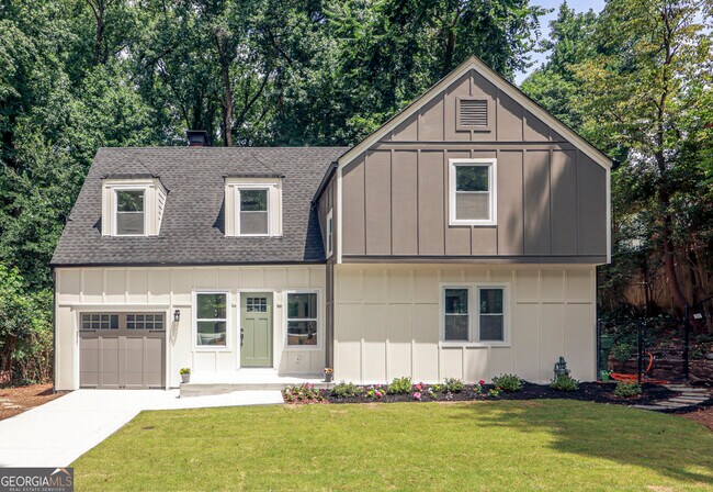 Building Photo - 2908 N Hills Dr NE