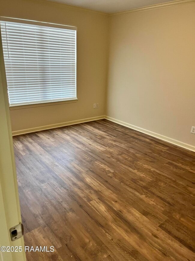 Photo - 405 Langley Dr