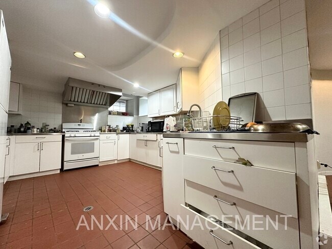 Building Photo - 71 Gardner St Unit 1 Rental