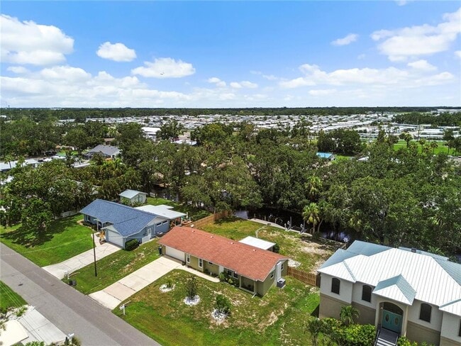 Building Photo - 4612 8th St Ct E