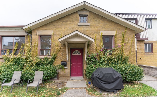 Photo - 1641 Victoria Park Av Unit 3