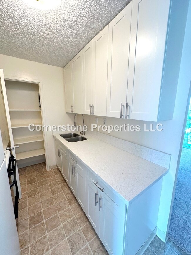 Photo - 2873 S King St