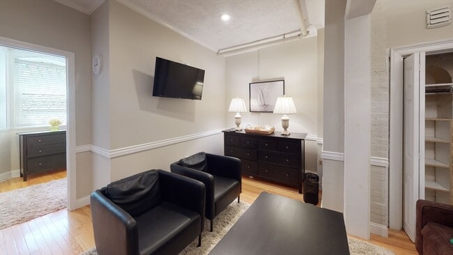 Building Photo - 290 Beacon St Unit #2