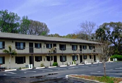 Fairways Apartments - Fairways Apartments