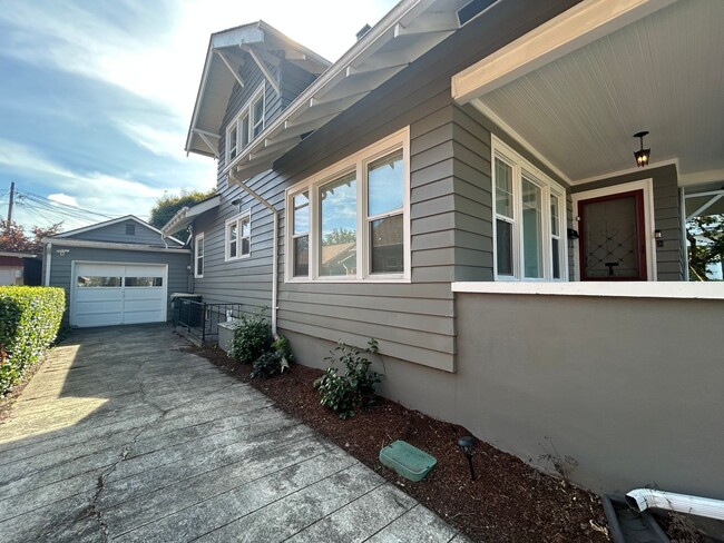 Photo - Gorgeous Craft House with Finish Basement ...