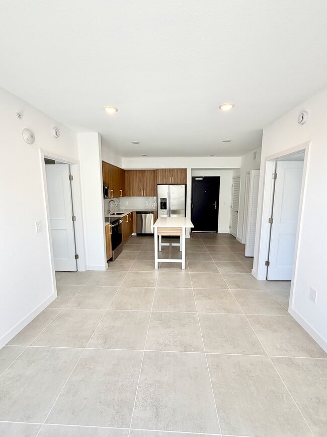 Photo - 1940 Van Buren St Unidad 801