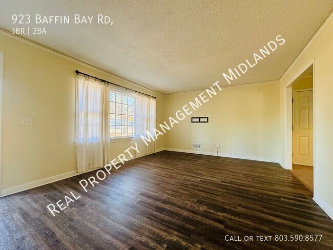 Photo - 923 Baffin Bay Rd