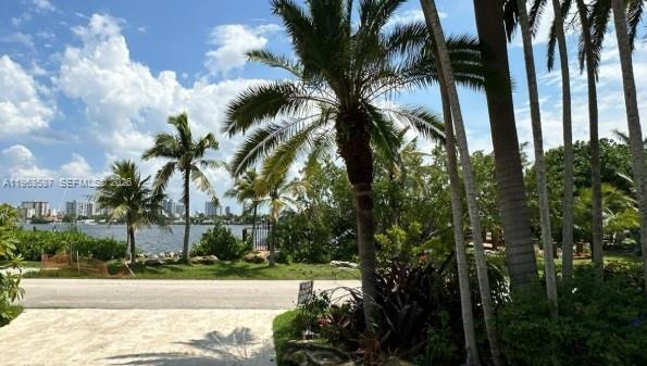 Photo - 827 N Southlake Dr