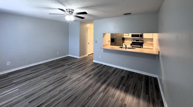 Photo - 852 Dunwoody Pl