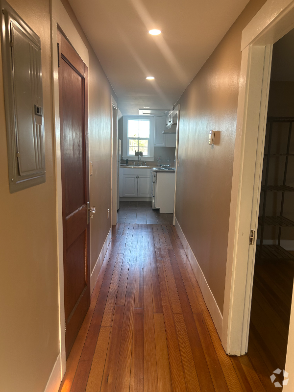 Building Photo - 167 W Elm St Unit 167 West Elm St., 2 Rental