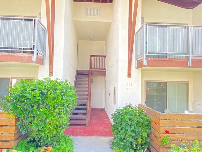 Building Photo - *Special* 1 Bedroom, 1 Bath Condo in Pacific Pines Community Unit 206
