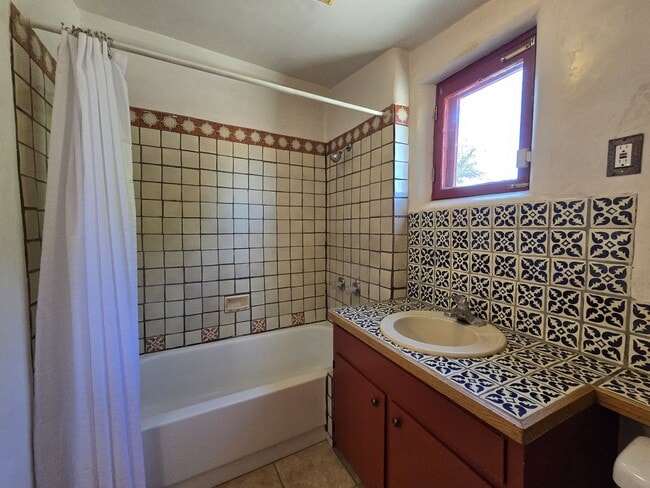 Photo - 631 Don Felix St Unidad B