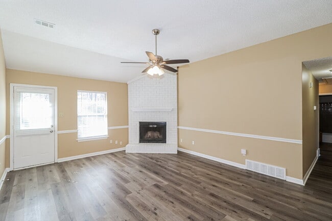 Photo - 7101 Market Square Dr