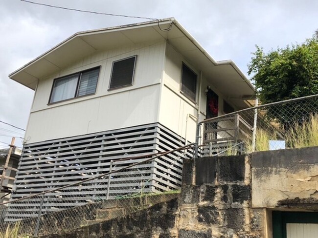 2 bedroom 1 bathroom perched on the hillsi... - 2 bedroom 1 bathroom perched on the hillsi... House