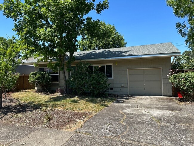 Building Photo - Charming 2 bedroom 1 bath house!