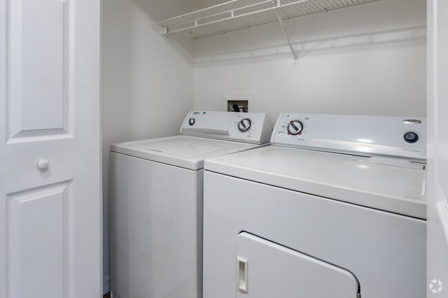 2 BR, 2 BA - 1,270SF