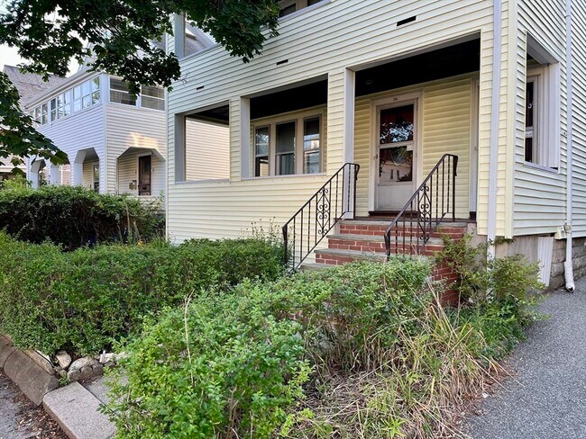 Building Photo - 76-78-78 Harlow St Unit 76 Rental