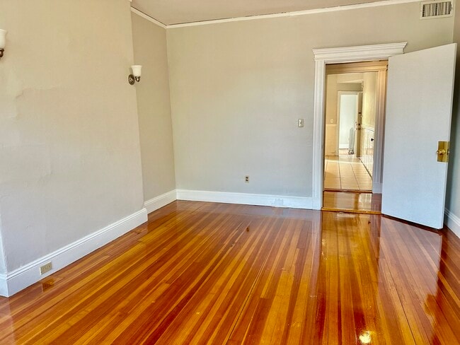 Photo - 10 Strathmore Rd Unit 3