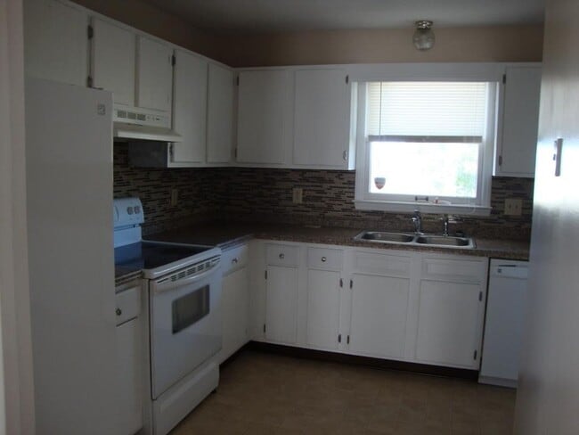 Photo - Four Bedroom Oakland Adjacent