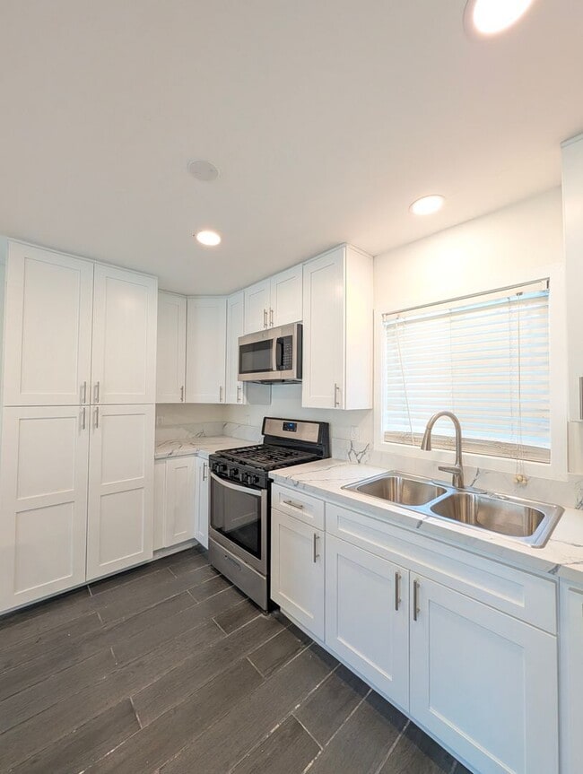 Photo - 5207-5209 Cartwright Ave. Unidad 5207