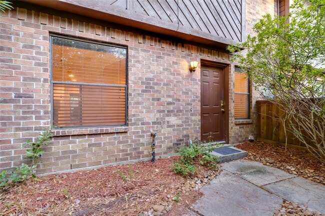Photo - 22 E Willowood Ct