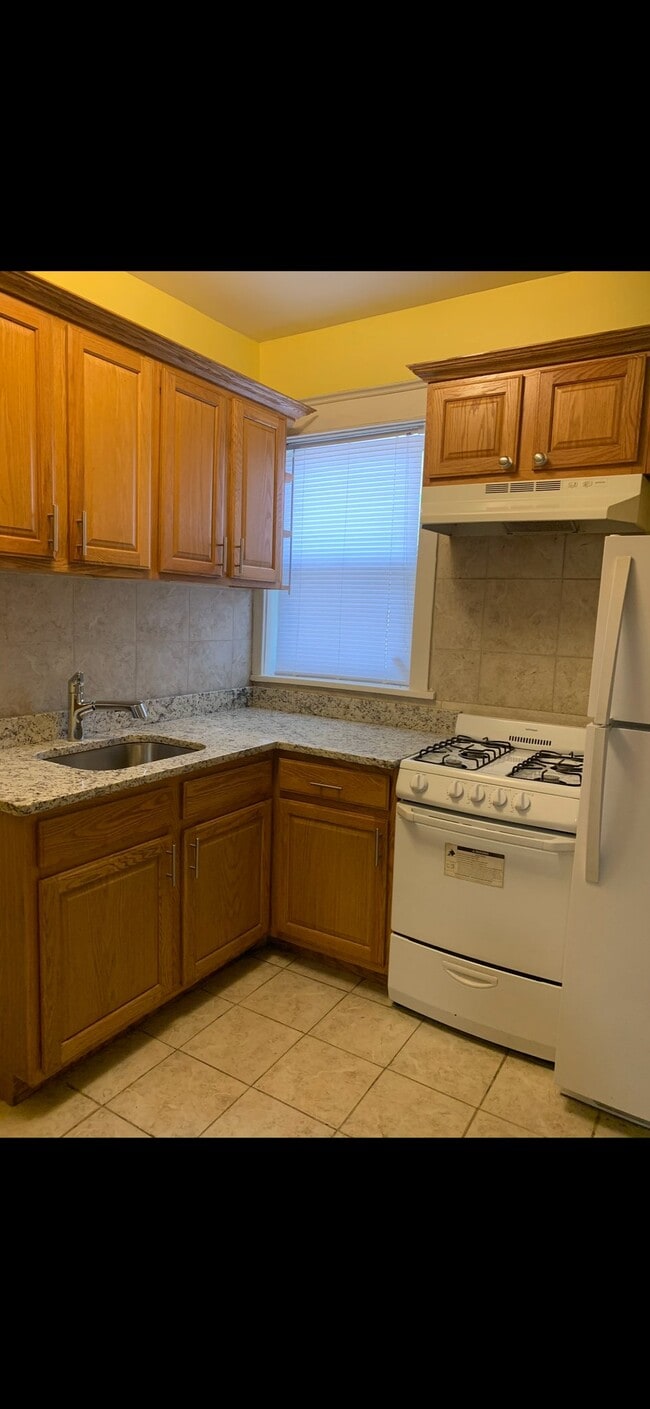 Photo - 1152 Lyman Ave Unit 1R