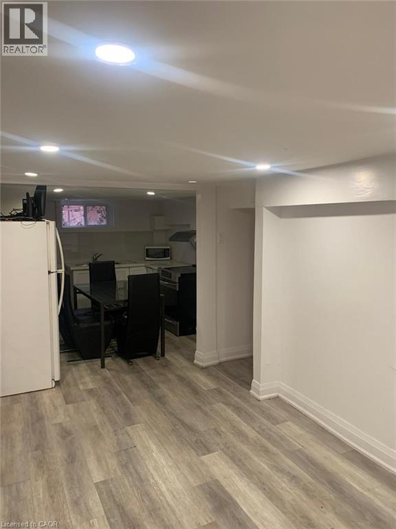 Photo - 850 Garth St