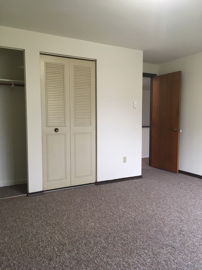 Photo - Hallmark Apartments