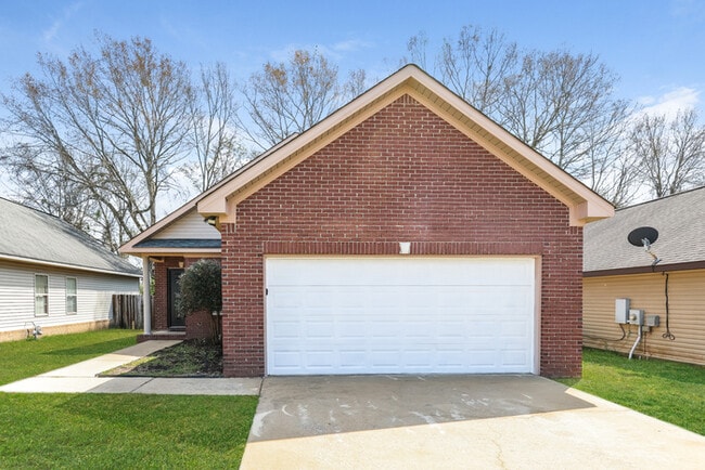 Building Photo - 1571 Spencer Dr