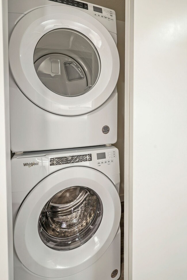 B Full Size Washer/Dryer