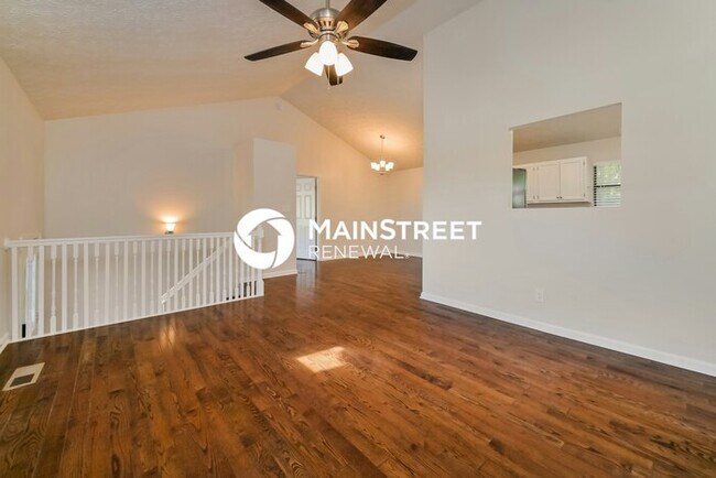 Photo - 3 Bedroom Pet-Friendly Home in KNOXVILLE, TN with Main Street Renewal