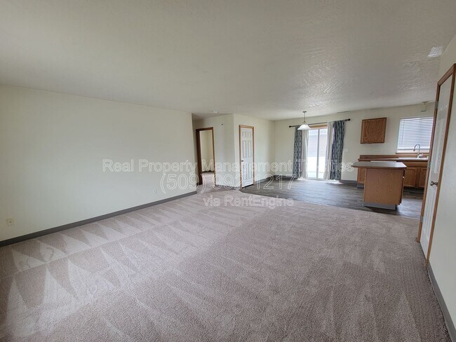 Photo - 6321 Thistledown Dr