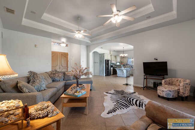 2 Bethpage Dr