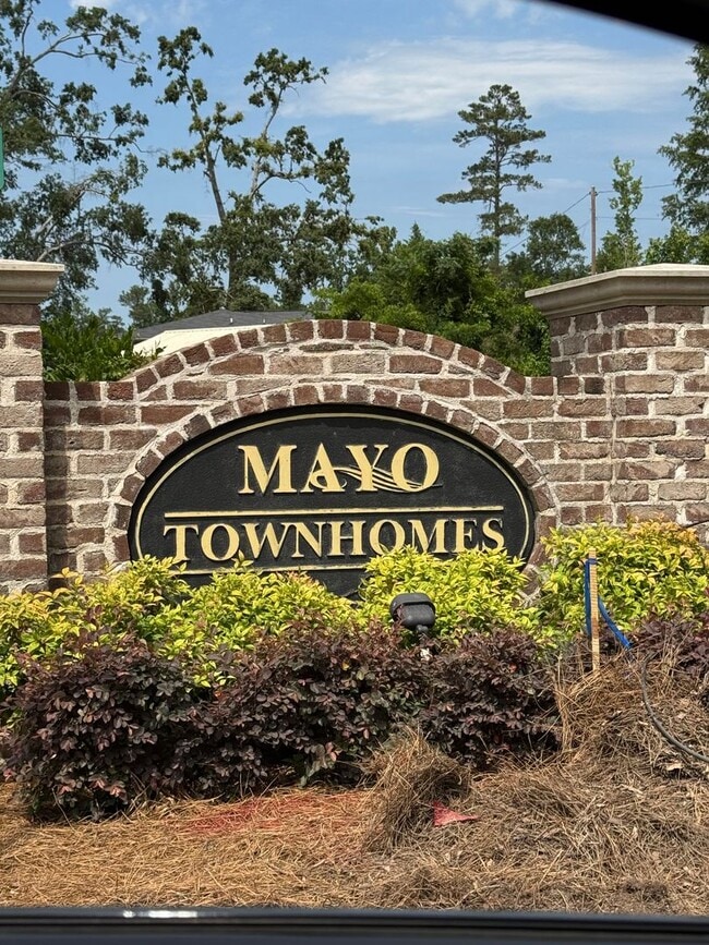 Photo - GORGEOUS EXECUTIVE TOWNHOME IN GATED COMMUNITY