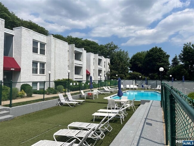 Building Photo - 456 River Rd Unit A-A Rental