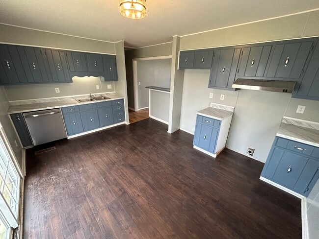 Photo - 3 bedroom, 1 bathroom home only minutes aw...