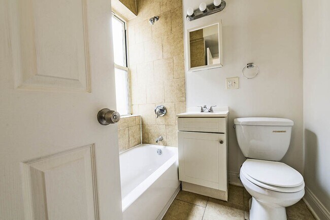 Photo - 6954 S Calumet Ave 326 E 70th St Chicago, IL 60637