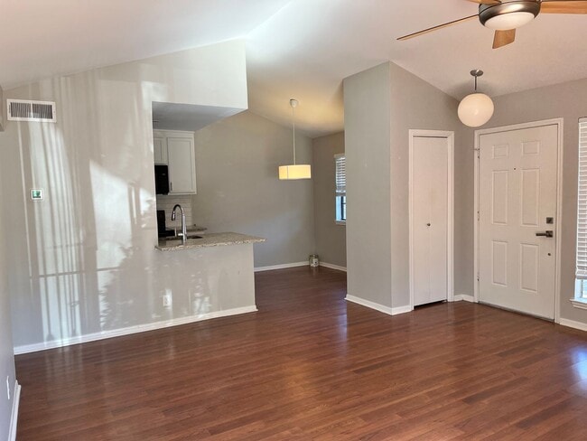 Photo - Cute 1/1 Close to Downtown!!