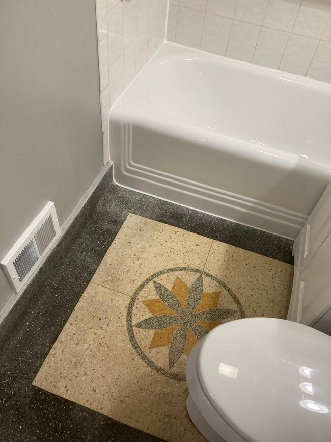bathroom - 2319 W 25th St Unit 1