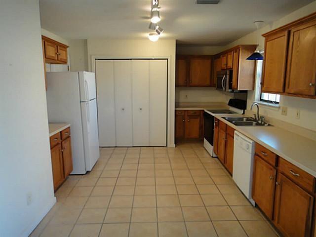 Photo - 1801 Meadowcrest Dr