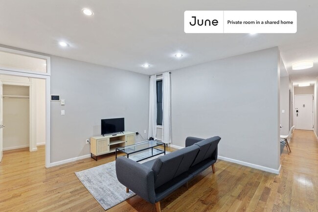 Room in Shared 4 bed/1 bath home in Upper West Side